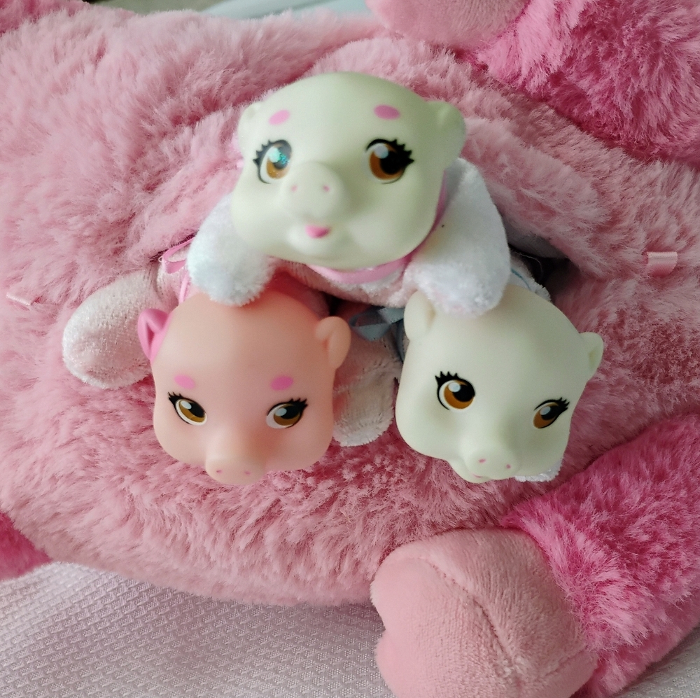 Piggy Surprise! Piper The Momma Pig With 3 Little Piglets Hidden In Her Tummy 🐷 - Picture 2 of 6